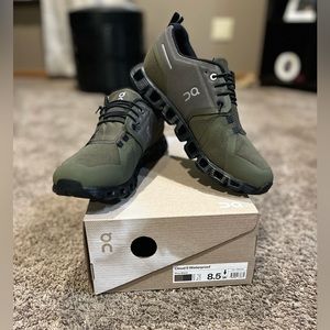 NIB women’s ON Cloud 5 Waterproof Sz 8.5